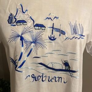 Vintage Vietnam SCENIC women’s T shirt EMBROIDERED white crewneck size Small